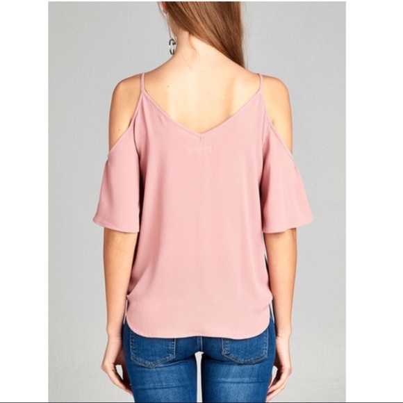 🚨FINAL PRICE 🚨OFF THE SHOULDER CREPE TOP - Picture 2 of 4